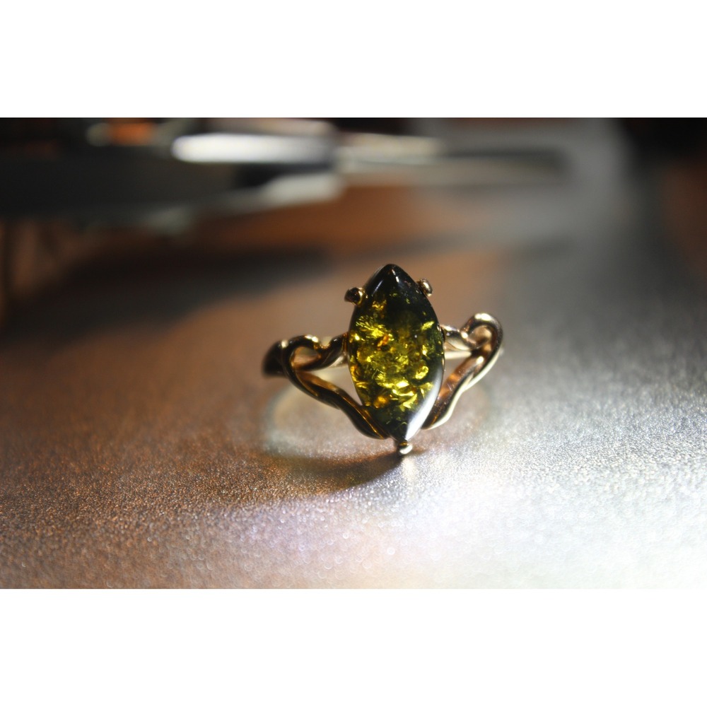 VTG 925 Sterling Silver Likely Green Amber Ring Size 9.25 Scrollwork Band
